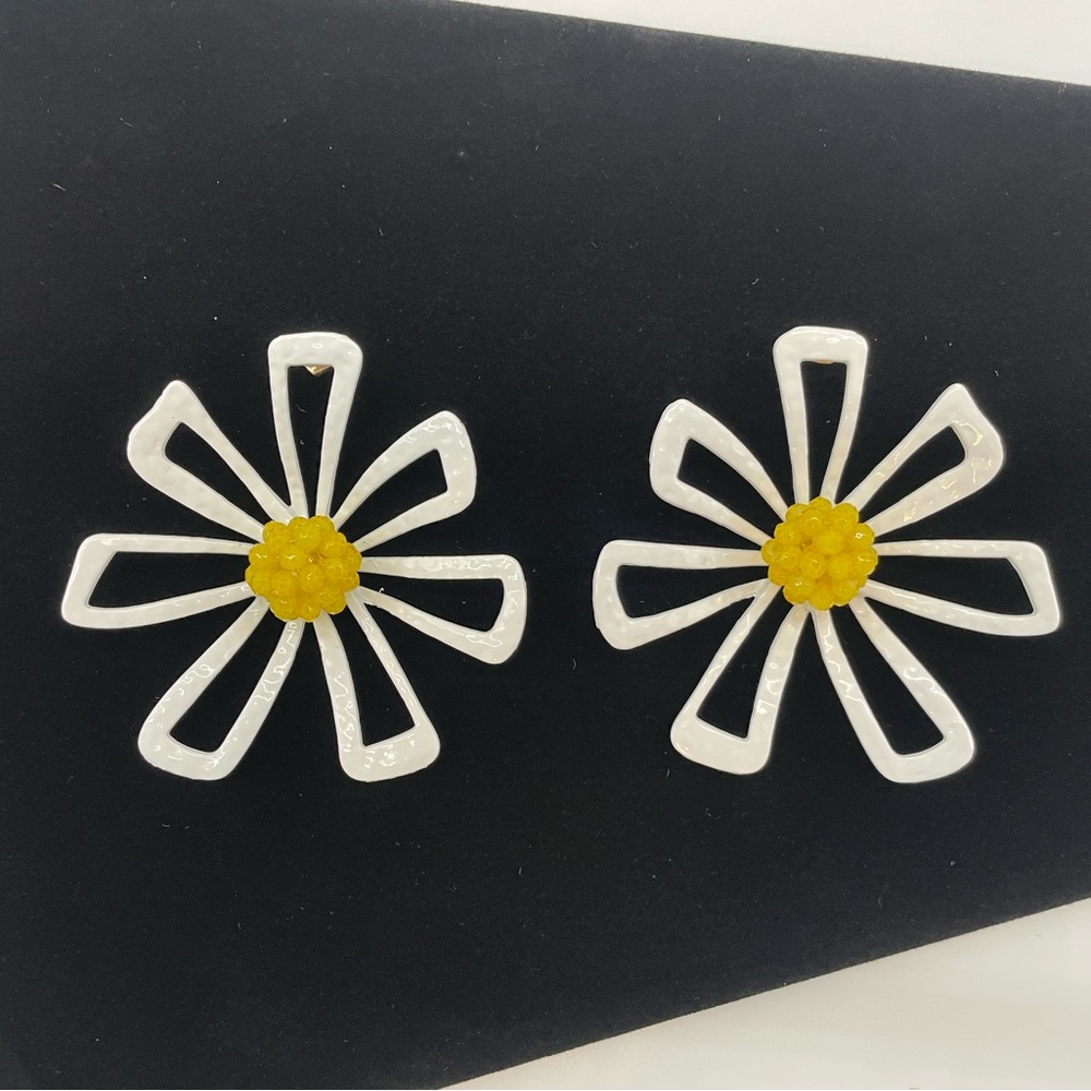 Zara Daisy Earrings